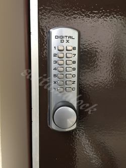 暗証番号 ボタン錠 プッシュ式デジタルロック 補助錠取り付け / さいたま市 北区 | 鍵屋ブログ